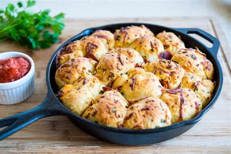 Sprinkle it all over the surface of the dough. Pioneer Woman Pepperoni Pizza Pullapart Bread | Pull apart ...