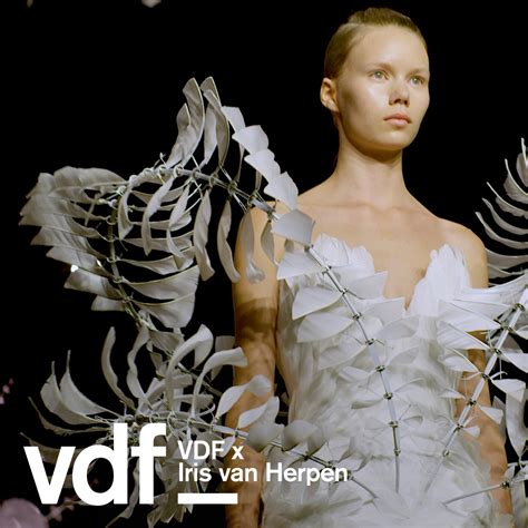 Iris Van Herpen Uses 3d Printing And Magnets For Fashion Collection