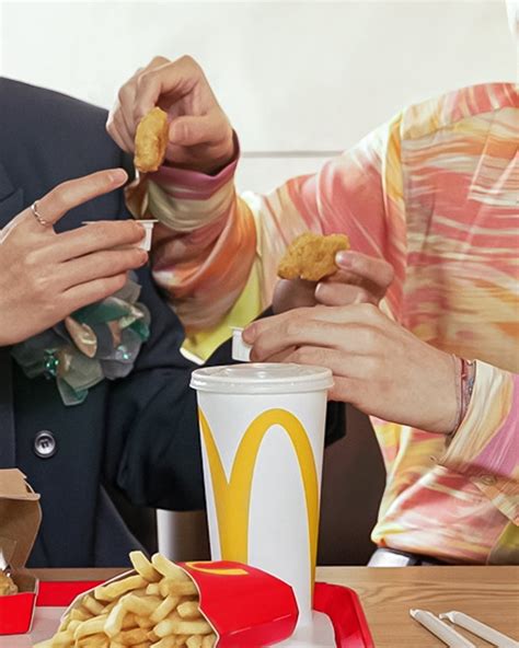 The bts meal will officially be available at every mcdonald's starting wednesday, may 26, 2021, while supplies last. McDonald's CR's tweet - "The BTS Meal llega el 1.6. Deslizá para descubrir quién es quién. # ...