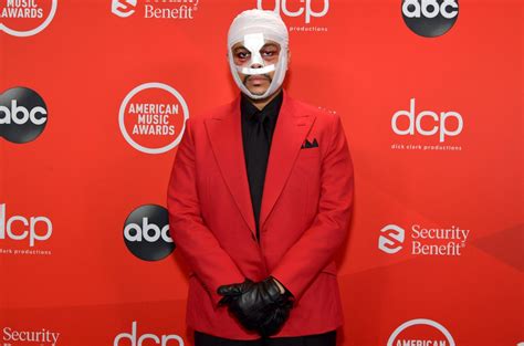 The Weeknds Bandaged Face At 2020 Amas Explained Billboard