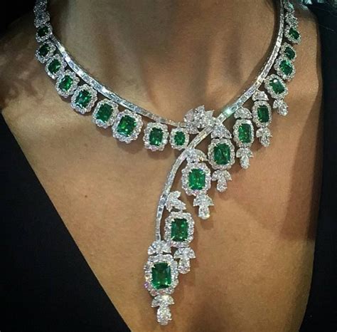 Luxury Necklace Diamonds And Emeralds Are The Perfect Combination