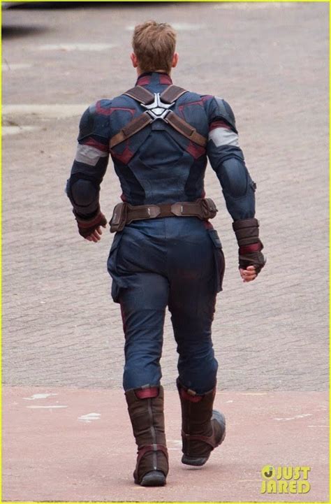 set photos reveal the best look at captain america s new suit in avengers age of ultron