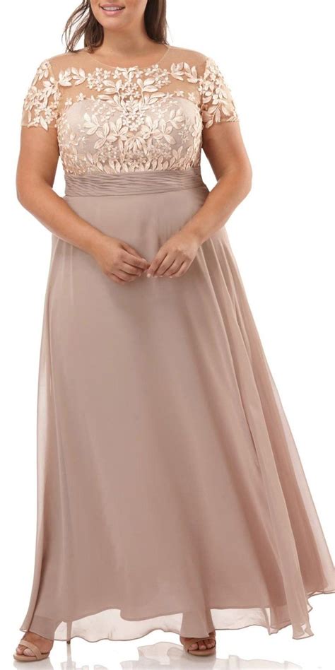Your Bridesmaid Clothes Should Always Match The Formality Of Your Gown Best Plus Size Wedding