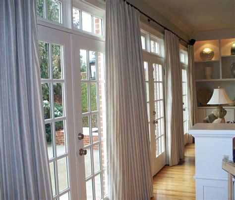 While it is nice to view using drapery panels for sliding glass doors. Window Treatment Ways for Sliding Glass Doors - TheyDesign ...