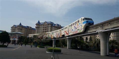 Fasilitas Di Tokyo Disneyland Ini Berguna Buat Pengunjung