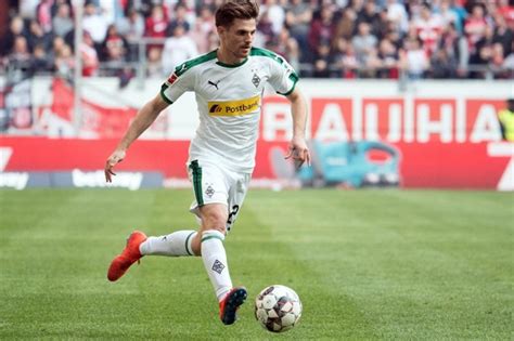 Borussia mönchengladbach kann einfach nicht mehr gewinnen. Gladbach verspielt beim 2:2 gegen den FC Chelsea den Sieg