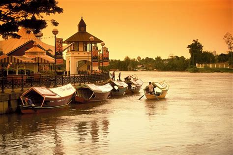 This page presents a visual kuching travel guide. Kuching Waterfront | Sarawak Attraction