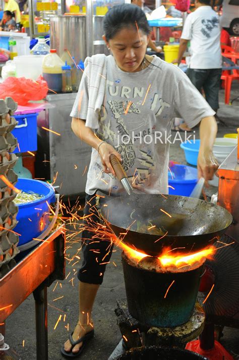 Anak2 dan suami comolain menu same je? Hong Kong Boy Penang Char Kway Teow in JB, Johor Jaya ...