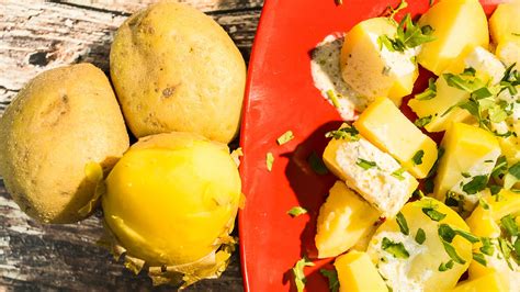 Tipico della tradizione culinaria orientale, viene. Patate Lesse - Tutti i Trucchi per Bollire le Patate