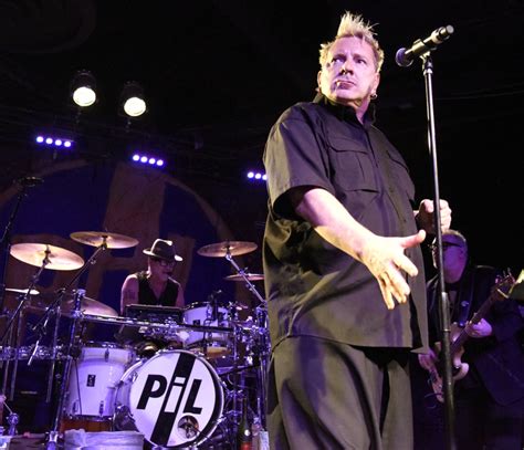 Primal Scream S Bobby Gillespie Defends Sex Pistol S John Lydon Over Maga T Shirt Joking At