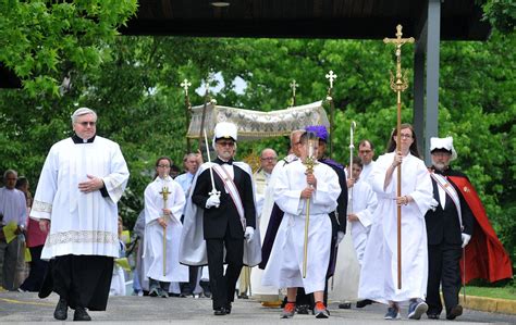 Eucharistic Procession 2211