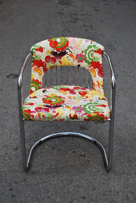 Quiero tapizar las seis sillas de comedor que tengo, actualmente están tapizadas de polipiel en color blanco, pero las tengo muy gastadas. La Tapicera: Sillas cromadas de los años 70 con tapizados ...