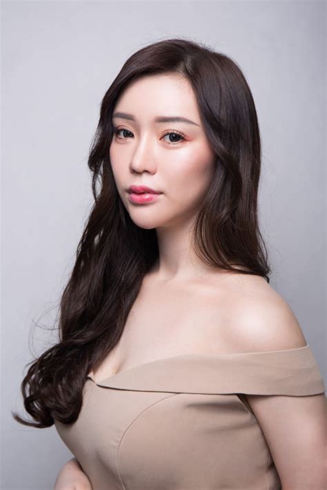 Improving the health and appearance of the skin of patients is the main focus of the team at the clinic. 『A&M Beauty Welness Sdn Bhd 创办人 Shayvene Cheong：别人的安慰成就不了你 ...