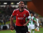 Luisão marca e Benfica é campeão - Band.com.br