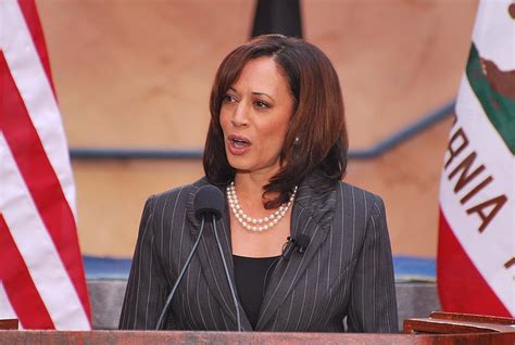 Meetings of attorney general's office. 800px-Kamala_Harris_inauguration_as_Attorney_General_07