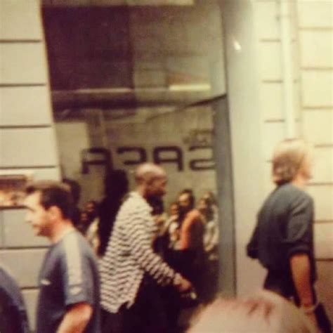 2pac News On Twitter Rare Photo 2pac In Milan Italy 2pac Tupac