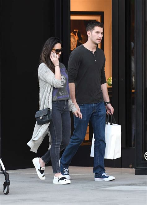 Olivia Munn With Boyfriend Shopping In Los Angeles 06 Gotceleb