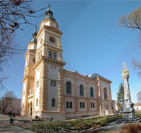 Körül épült barokk stílusban 1720. A Szent István Templom hírei