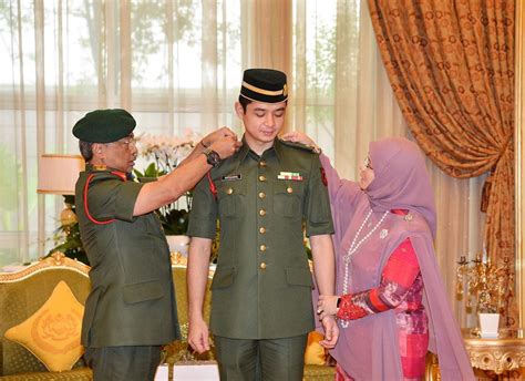 Tengku arif temenggong pahang, tengku fahd gelaran tengku ampuan pahang dikhaskan untuk permaisuri kepada pemerintah atau sultan semasa yang berdarah raja seperti tercatat dalam perkara 12 (a) 1. "Buat Kerja Sambilan." Anak Raja Berjiwa Rakyat, Cara ...