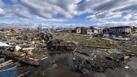 At Least 32 People Dead Hundreds Injured After Dozens Of Tornadoes