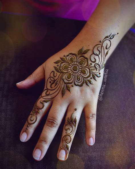 Getting a beautiful latest mehndi design etched on your hands and feet is so much more than just a normal indian custom. Latest Flower Mehndi or Henna Designs | Mehndi Creation ...