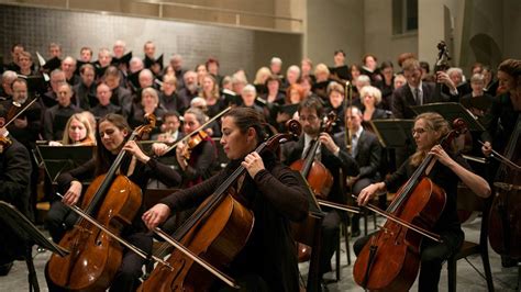 Pengertian perkusi antropolog dan sejarawan umumnya berpendapat instrumen musik perkusi merupakan alat bantu bermain musik pertama yang pernah diciptakan, sementara suara manusia merupakan alat musik pertama yang digunakan manusia. Pertunjukan Musik - Pengertian, Teknik, Jenis, dan Contoh | Freedomsiana