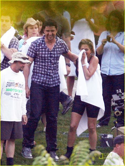 Gerard Butler And Jennifer Aniston Soaking Wet Photo 2086881 Gerard