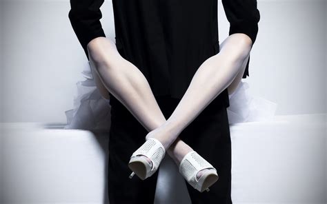 2560x1600 Link Woman Man Costume Stockings Woman Man Legs