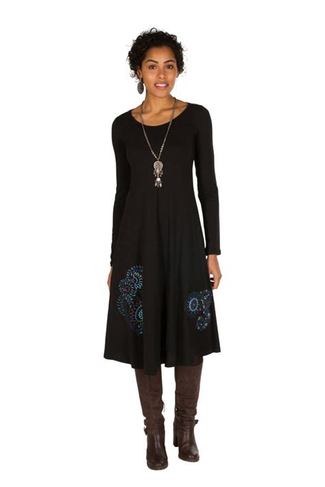 Rouge ou noire et fendue sur la cuisse pour un look de. Robe d'hiver longue avec imprimés fanaisies bleu Oriany