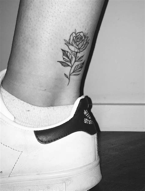 Simple Foot Tattoo Foottattoos Rose Tattoo On Ankle Foot Tattoos