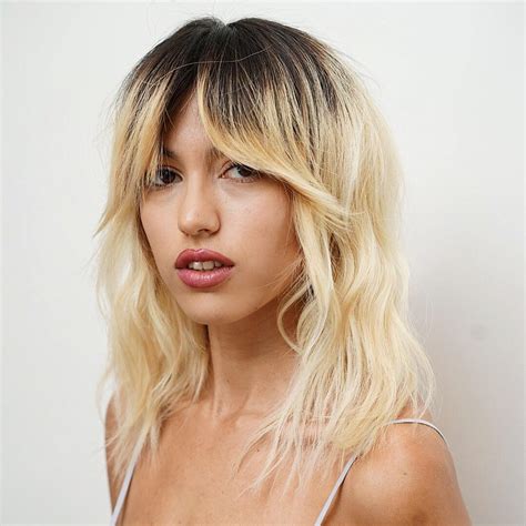 The wavy bangs at the end of the strands. Messy Platinum Blonde Wavy Textured Lob with Fringe ...