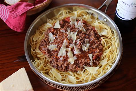 There's really nothing quick or easier to make than spaghetti. Spaghetti Bolognese - Ang Sarap