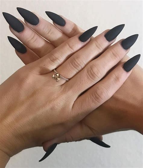 40 Pretty Black Stiletto Nails You Will Love In 2020 Black Stiletto