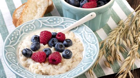 With that said i eat gluten free rolled oats every morning with eggs and egg whites because it fits my daily needs and i am having success with it. Instant Oats Vs. Steel-Cut Oats: Which Is Better?
