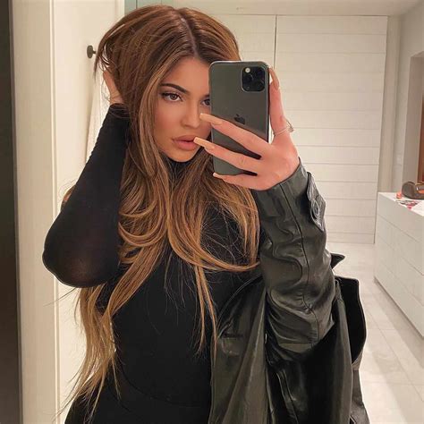Kylie Jenners Hair Colors See Every Shade She Has Worn