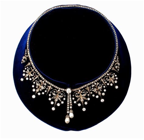 Diamond Necklace Convertible Into Tiara With Detachable Pendants That