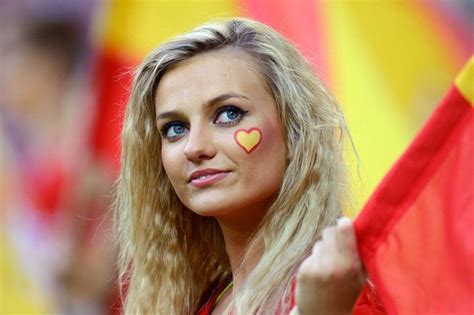 Spain Sexiest Female Soccer Fans Soccer Fans Fan Faces Soccer Girl