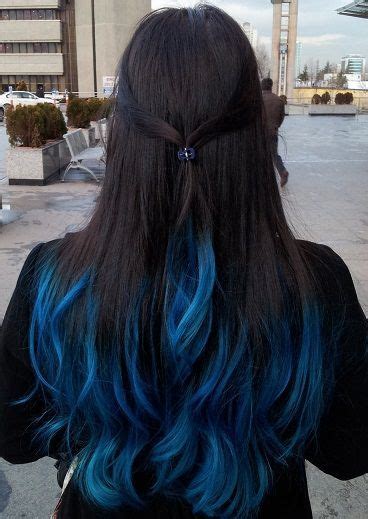 No longer is blue hair relegated to just the smurfs and 2003 scene kids, because thanks to a growing boredom with traditional beauty, trends like pom pom so to get you off the fence about going blue (or teal, or azure, or denim), we plucked the to most inspiring hair pics that'll make you want to call. Resultado de imagen de blue ombre hair | Pontas azuis ...