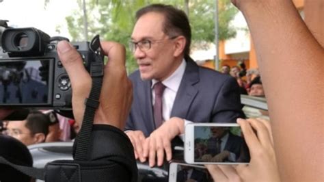 Dapat Pengampunan Penuh Dari Raja Malaysia Anwar Ibrahim Bebas