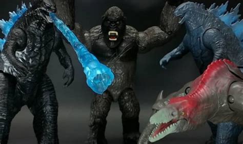 Ezfun set of 4 godzilla toys movable joint birthday kids 2019 action figures king of the monsters burning heisei mecha ghidorah pack plastic mini dinosaur playsets cake toppers package. Godzilla Vs Kong Toys New / Official Godzilla Vs Kong 2020 ...