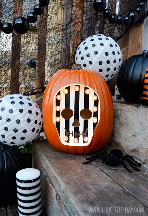 25 Creative Pumpkin Decorating Ideas