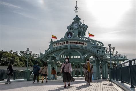 Coronavirus Tokyo Disneyland Universal Studios Japan Extend Closures
