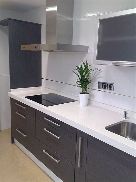 « iluminación moderna de cocinas. azulejo blanco cocina - Buscar con Google | Cocina gris y ...