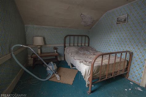Tiny 4 Bedroom Abandoned House Freaktography