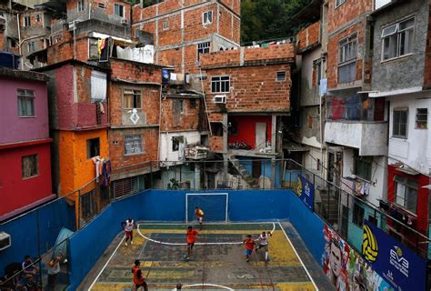 Фотографии года Street Football Street Soccer Slums