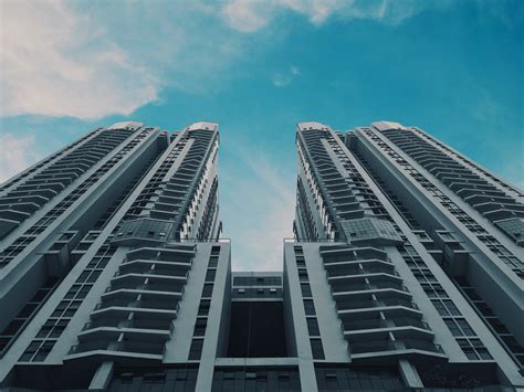2560x1440 Wallpaper White High Rise Building Under Blue Sky During