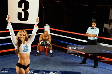 Ring Girl Announcing Round Three Stockfoto Getty Images