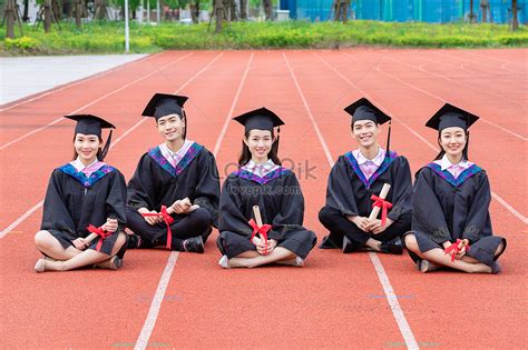 College Graduate Season Picture And Hd Photos Free Download On Lovepik