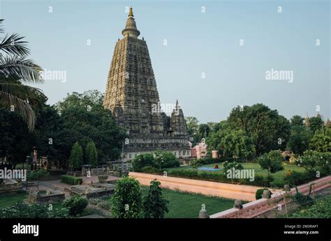 Mahabodhi Temple Bodhgaya Stock Photo Alamy
