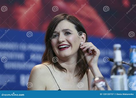Emily Mortimer Poses At The `the Bookshop` Editorial Photography Image Of Elegance Crowd